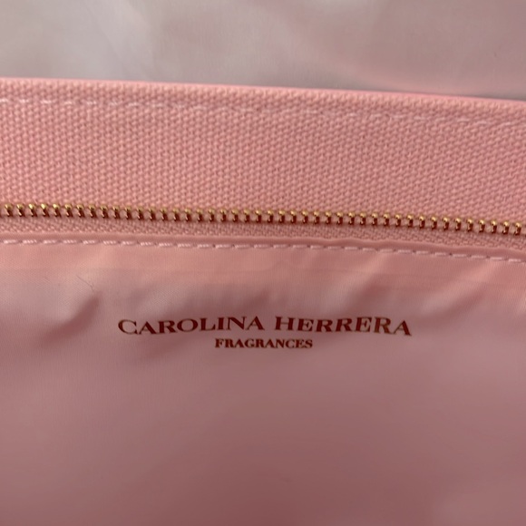 New👛✨💖Carolina Herrera Pink Floral Designer Clutch with Gold Chain Strap - Picture 14 of 16